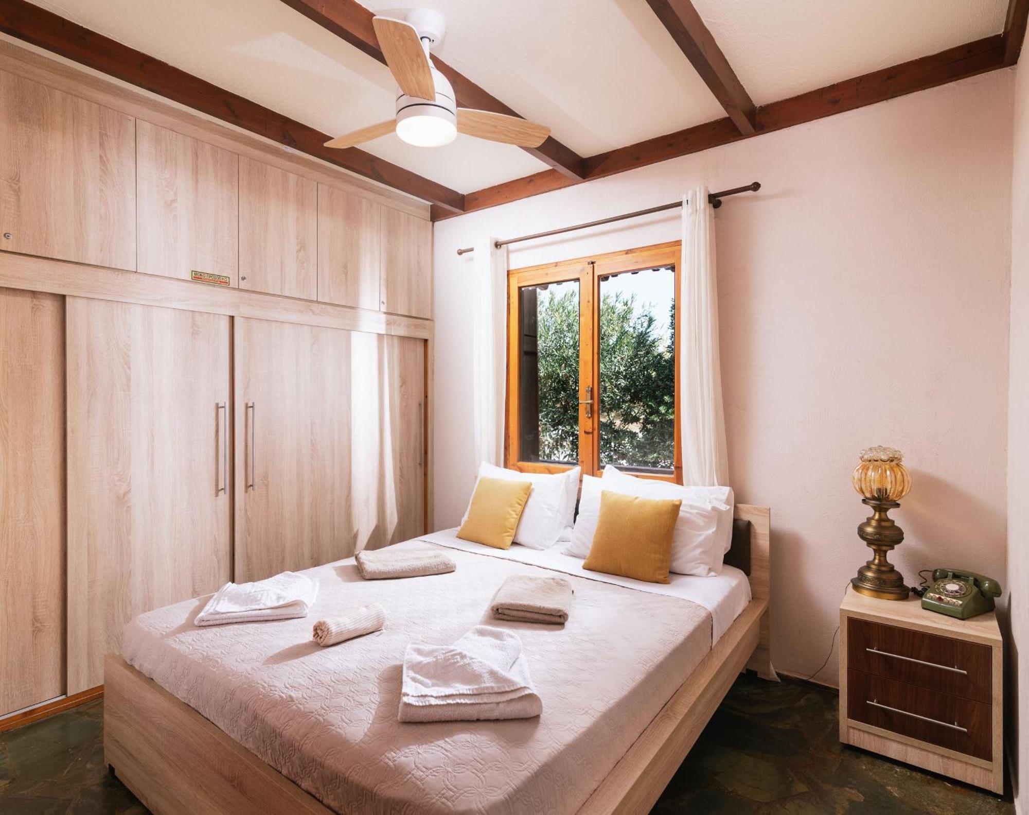 Wooden Beach House Gerani  Esterno foto