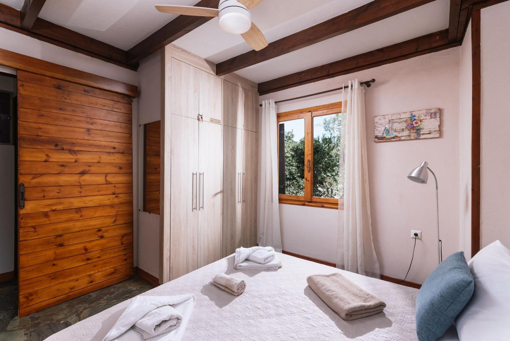 Wooden Beach House Gerani  Esterno foto